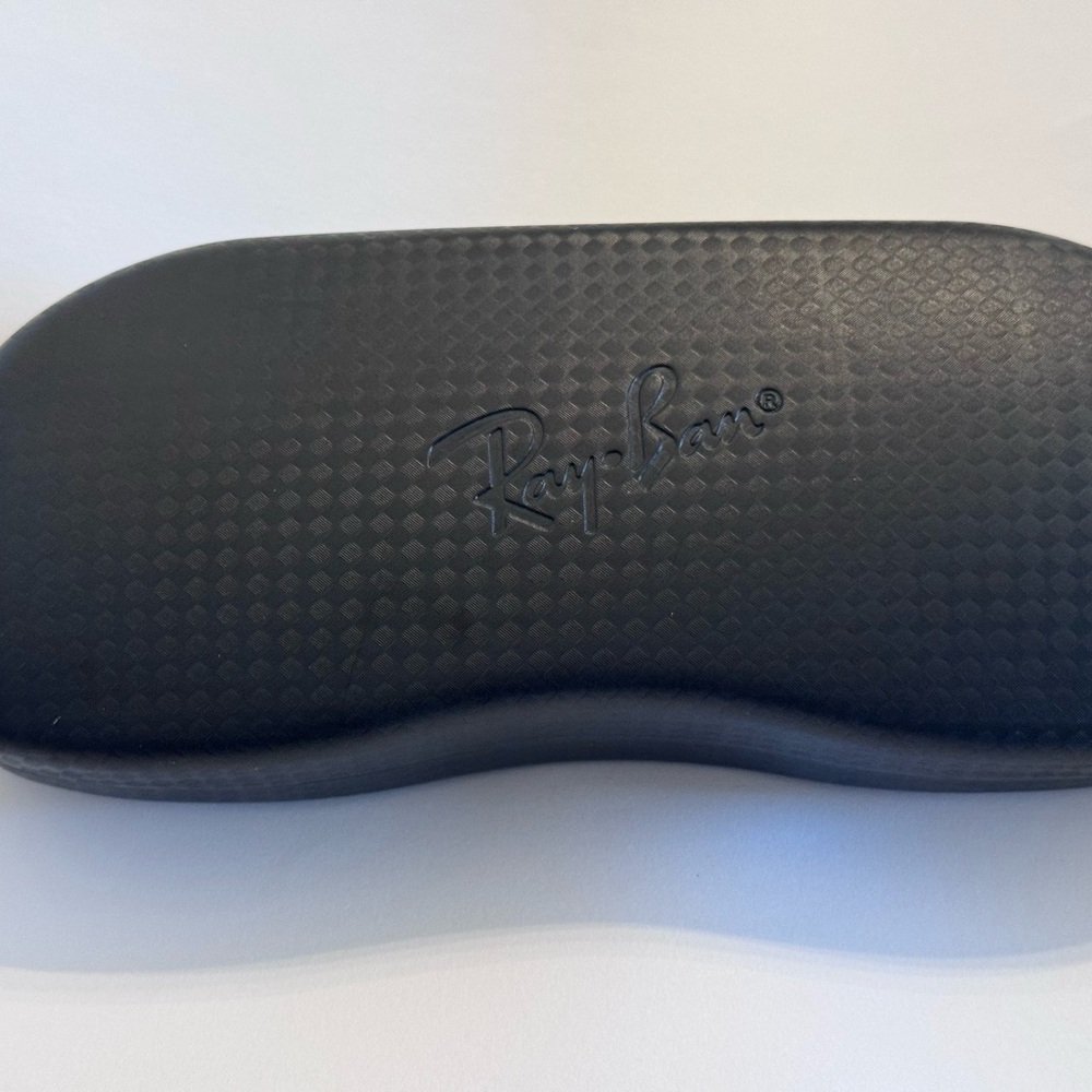 Ray-Ban Carbon  fiber Pattern- Black Eyeglass Case/Cleaning Cloth. Brand New